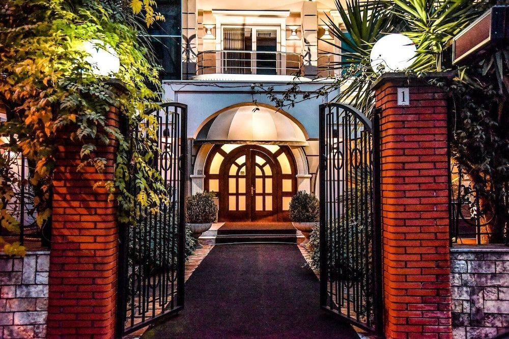 VH Broad Way Tirana Center Hotel - Exterior