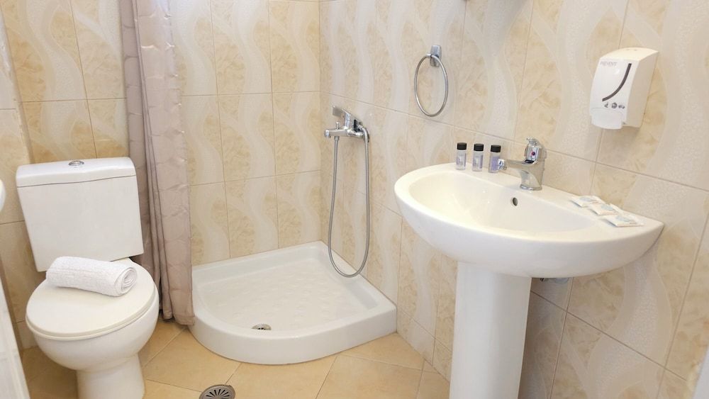 Friends House - Borsh Hotel - Bathroom