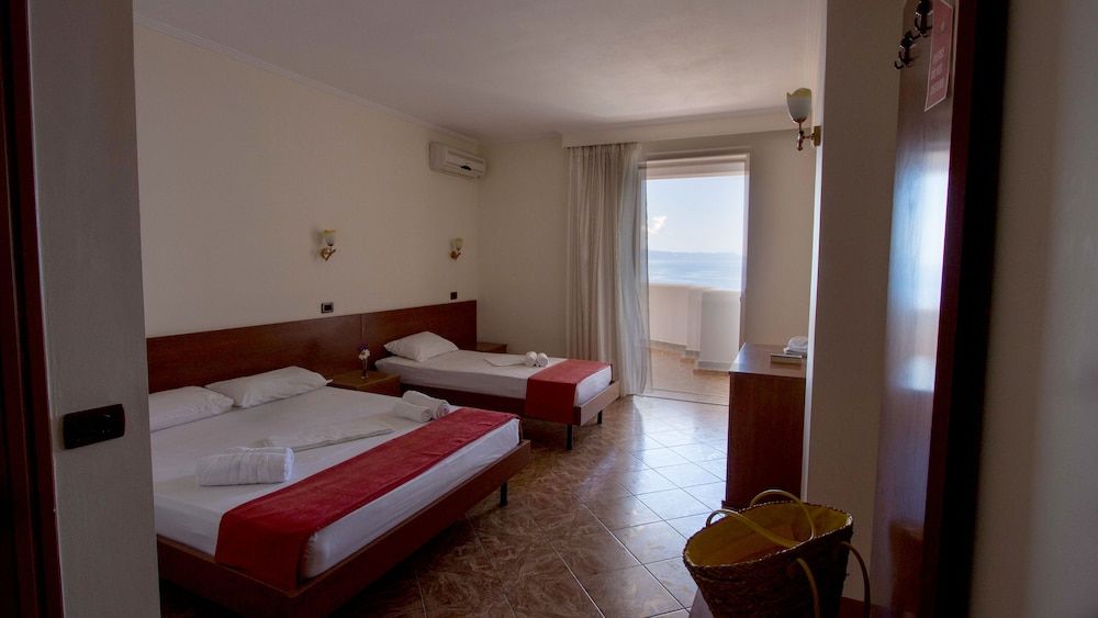 Paradise Lukova Hotel - Room - 3