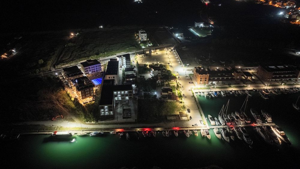 Gest Hotel - Exterior - 1