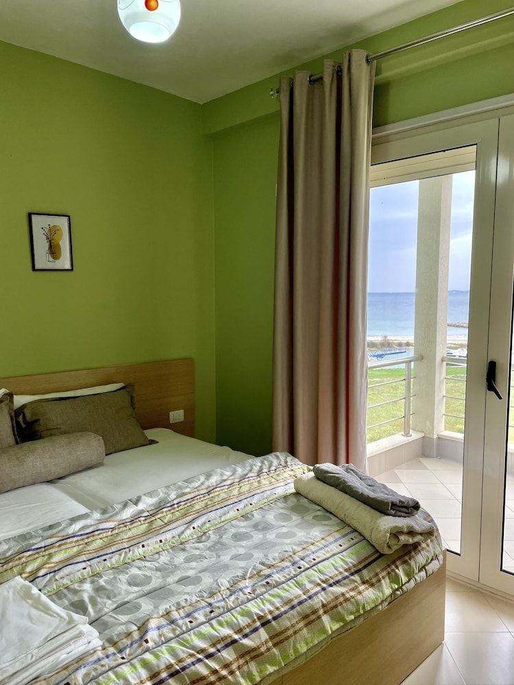 Belle Vue Apartments - Room - 1