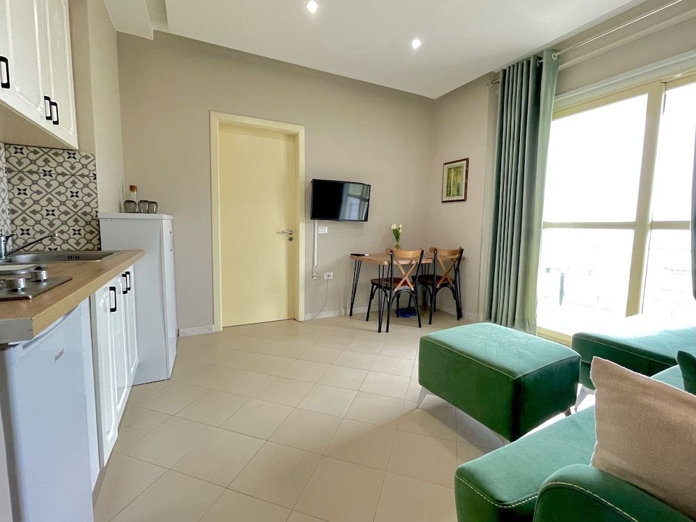 Belle Vue Apartments - In-room dining - 4