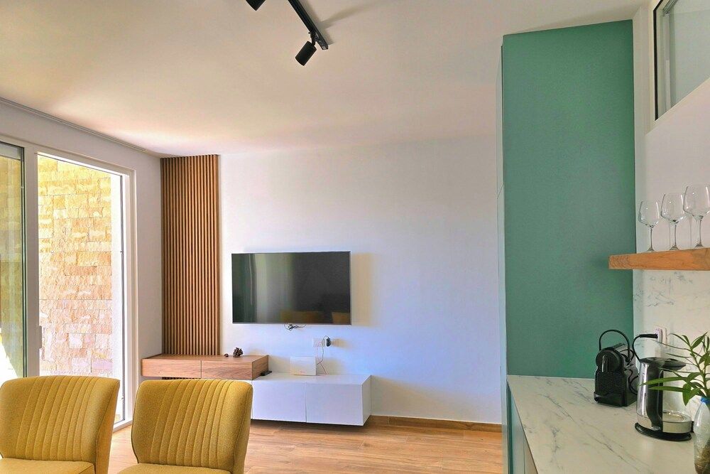 Aqua Bliss Apartment - Interior - 3
