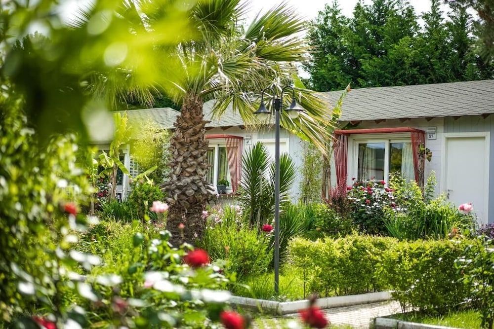 Kompleksi Aljoma - Exterior