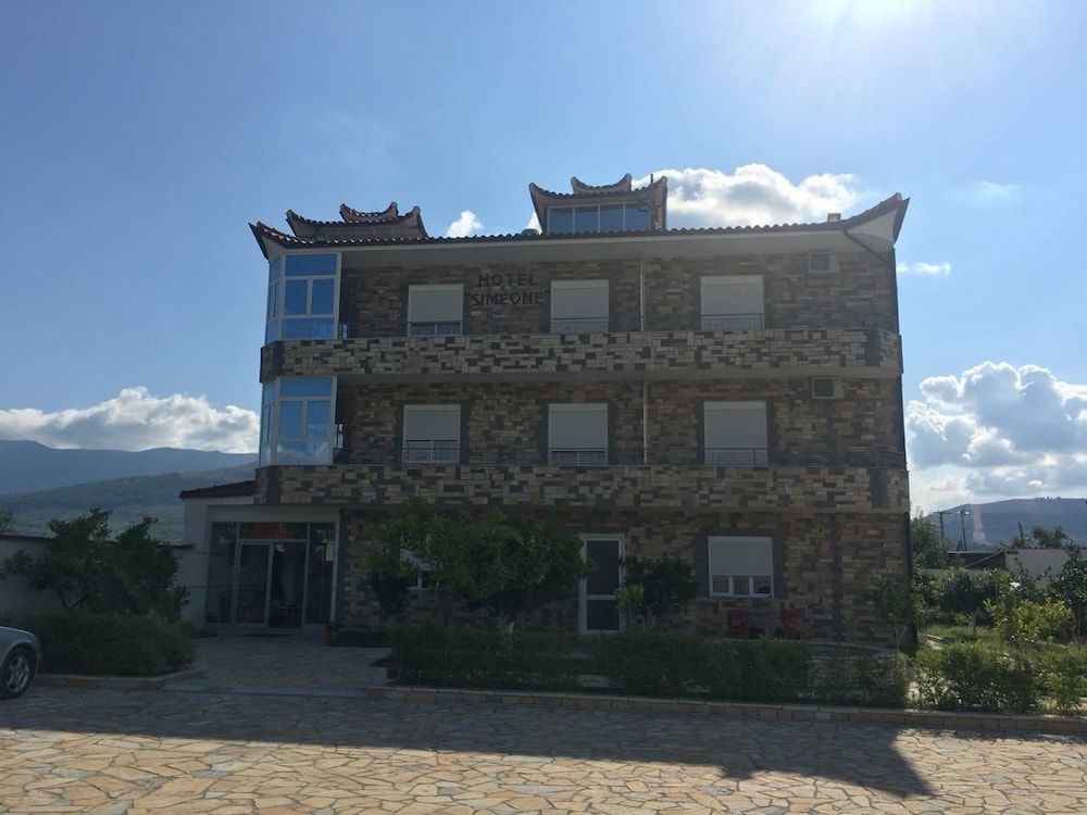 Hotel Simeone - Exterior - 1