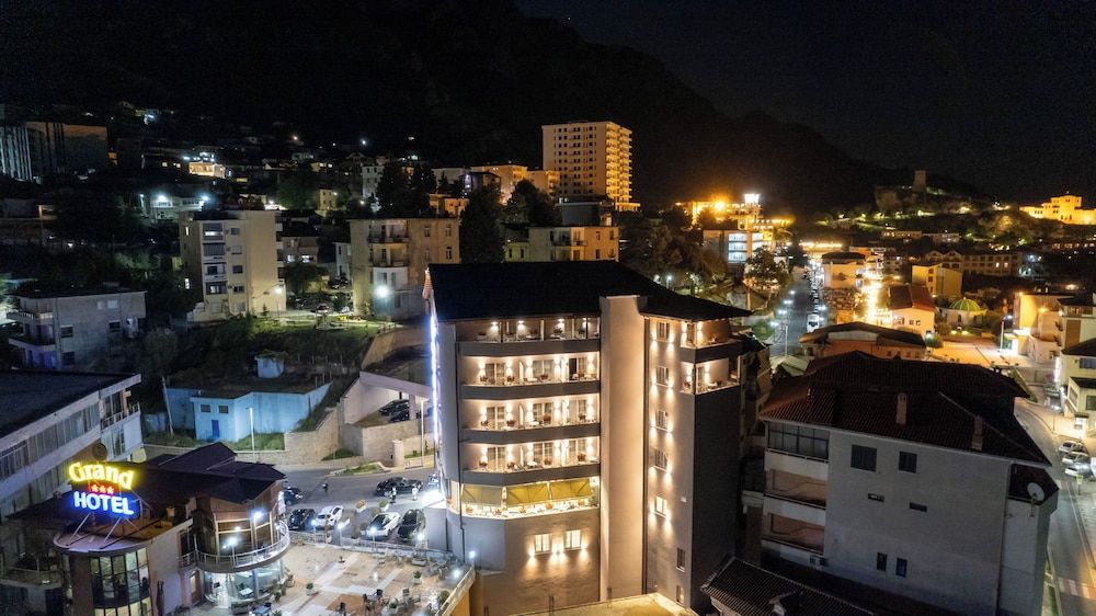 Hotel Dior - Exterior - 2