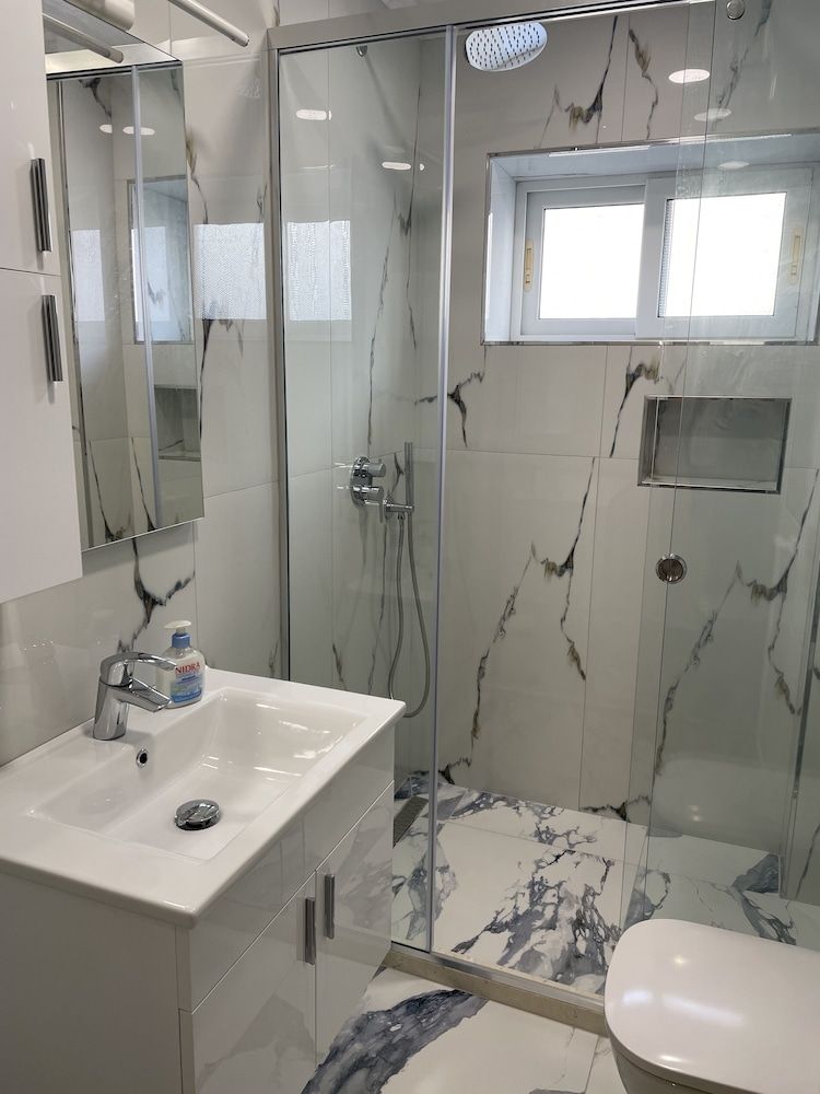 Peace Apartments - Bathroom - 2