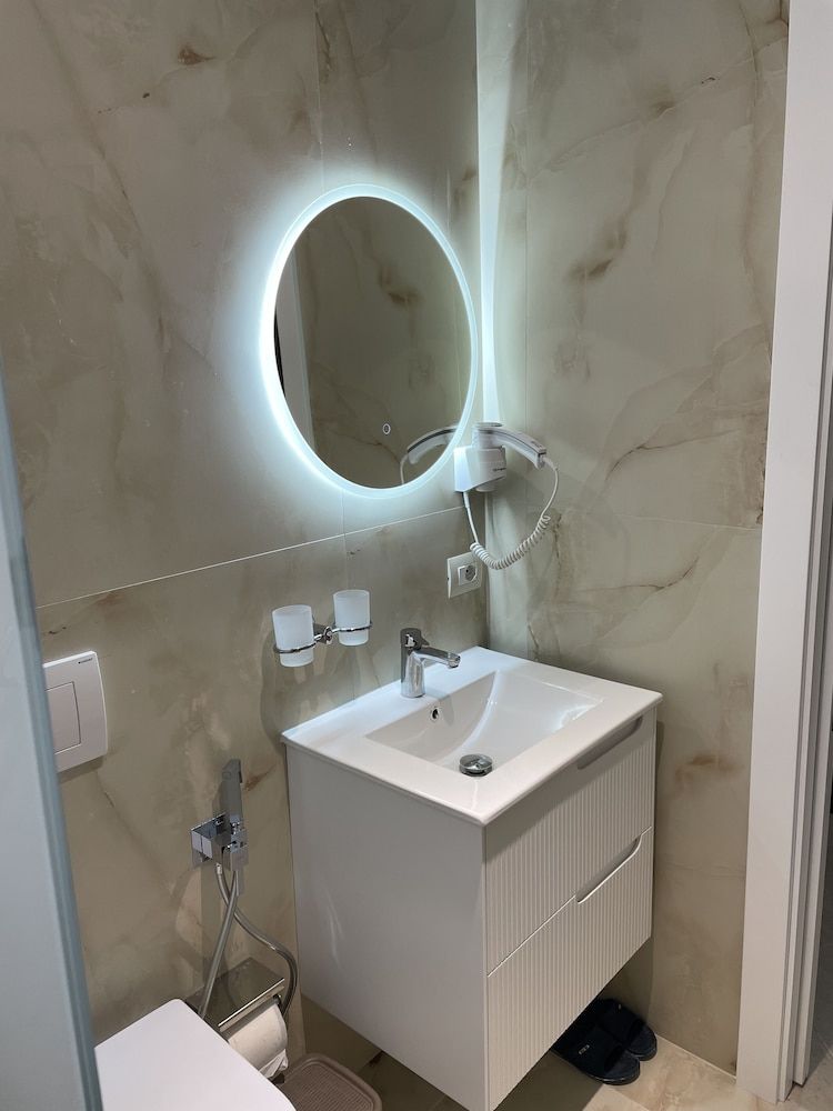 Peace Apartments - Bathroom - 4