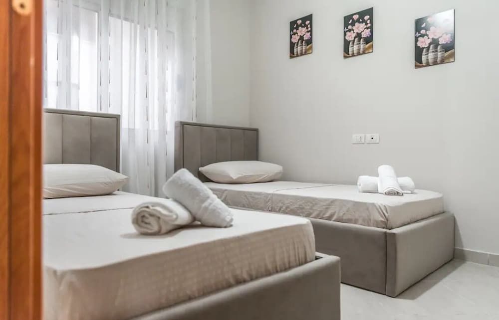 Blue Oasis Beachfront - Room - 2