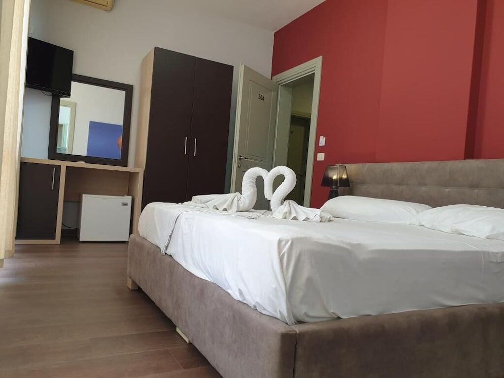 Perandor Beach Hotel - Room - 2