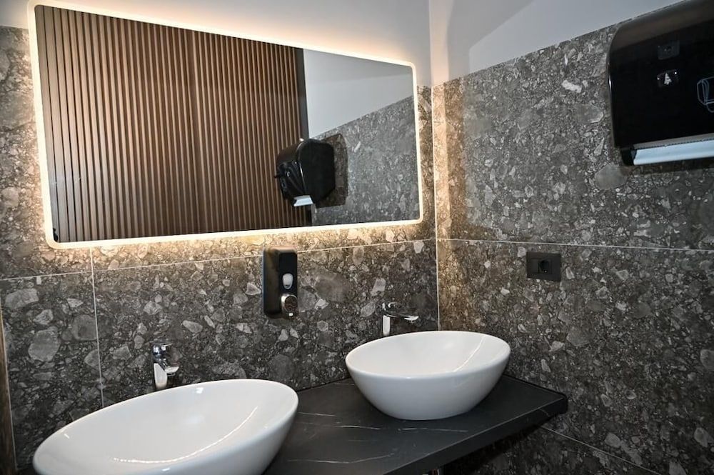 Hotel Vino - Bathroom - 1