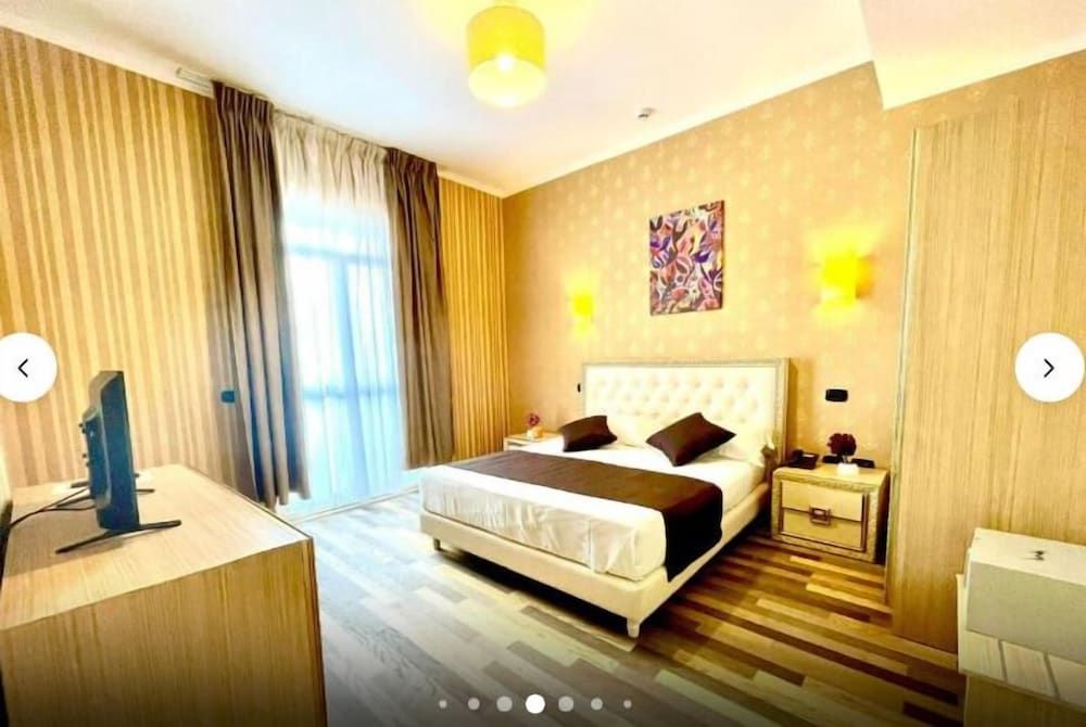 AMH Hotel - Room - 2