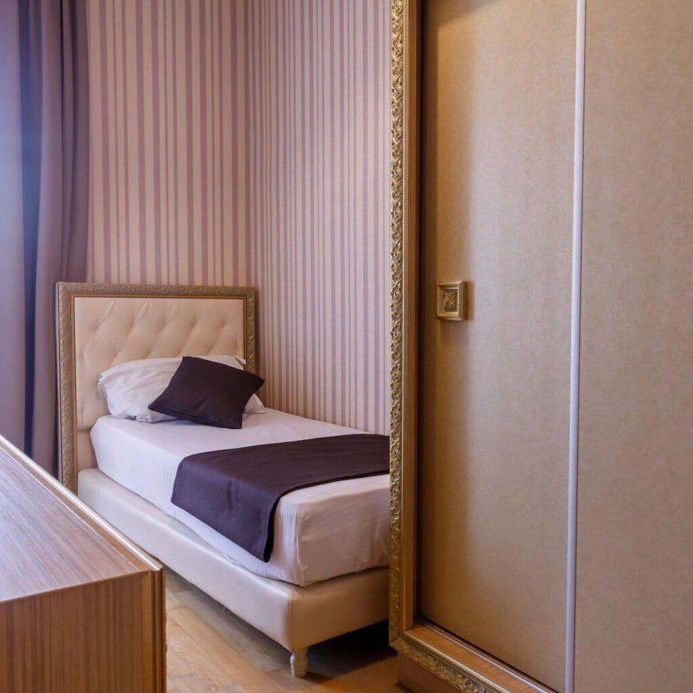 AMH Hotel - Room - 4