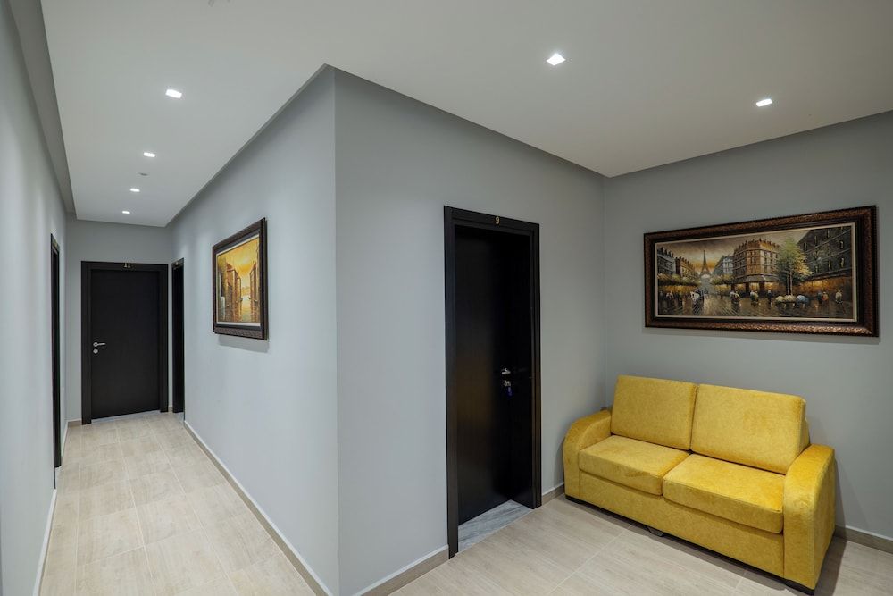 Sunkissed Hotel - Lobby sitting area - 4