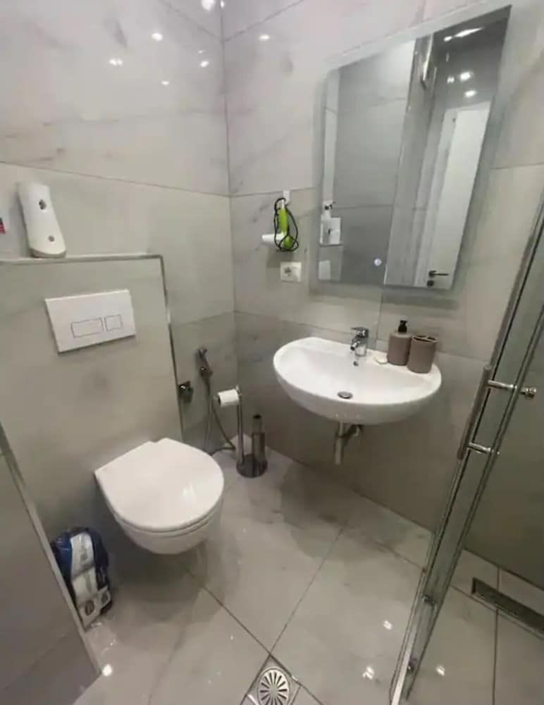 Yellow Apartment Saranda - Bathroom