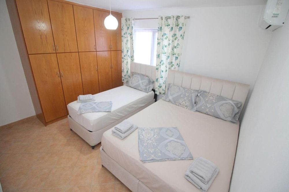 Stunning Sea View 1-bed Apartment in Sarande - Room - 1