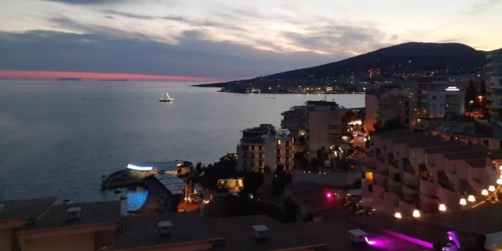 Ceko Hotel - Exterior