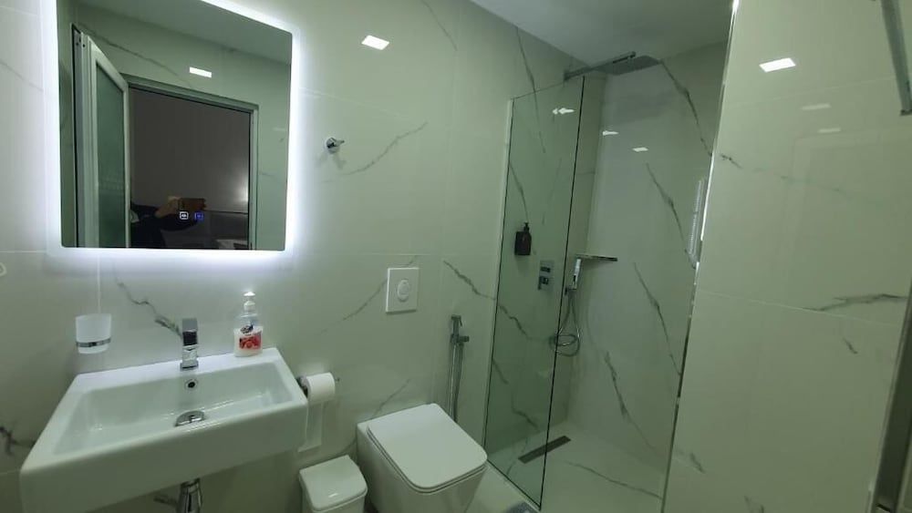 Ceko Hotel - Bathroom - 3