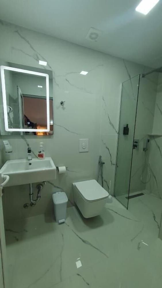 Ceko Hotel - Bathroom - 2