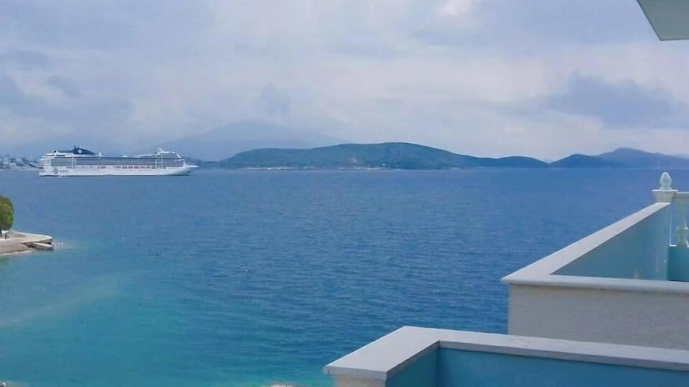 Kalemi's Beachside Hotel - Property grounds