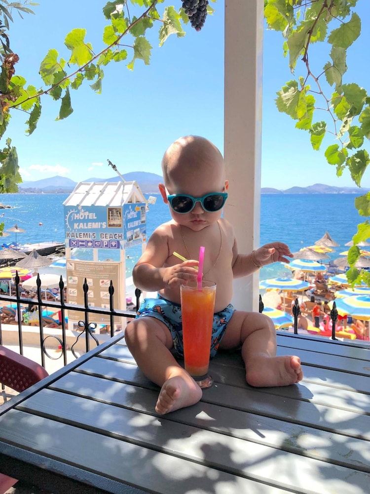 Kalemi's Beachside Hotel - Property grounds - 4