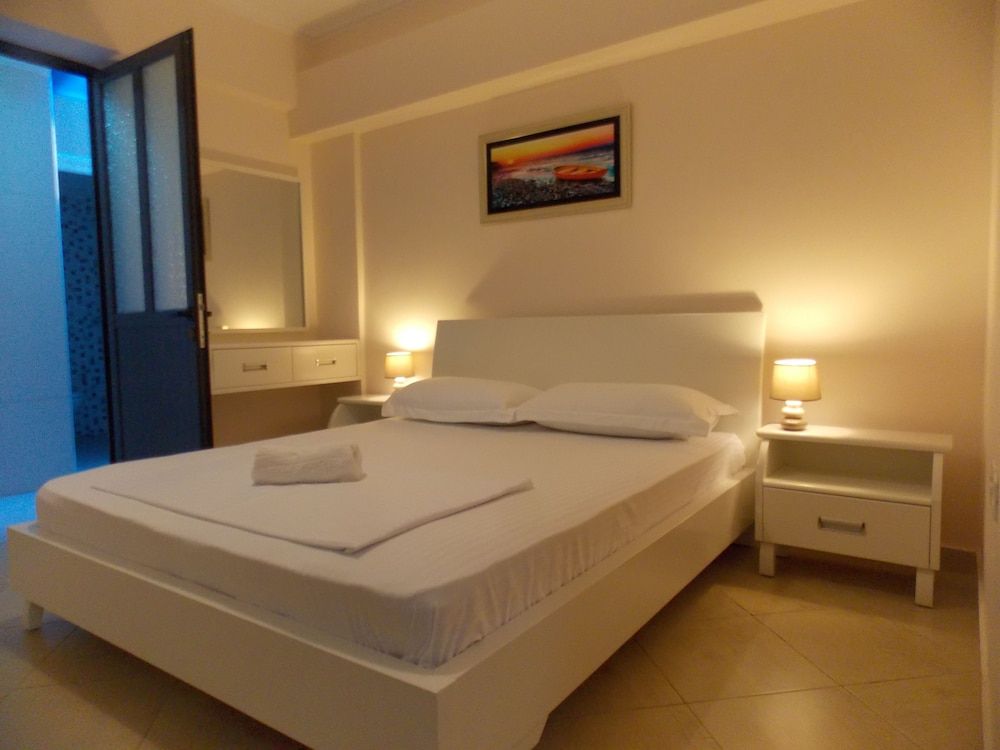 Amber Apartments - Room - 2