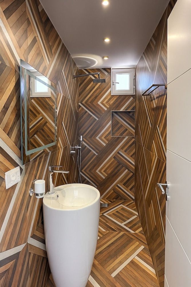 Oceanic Luxury Apartments - Bathroom