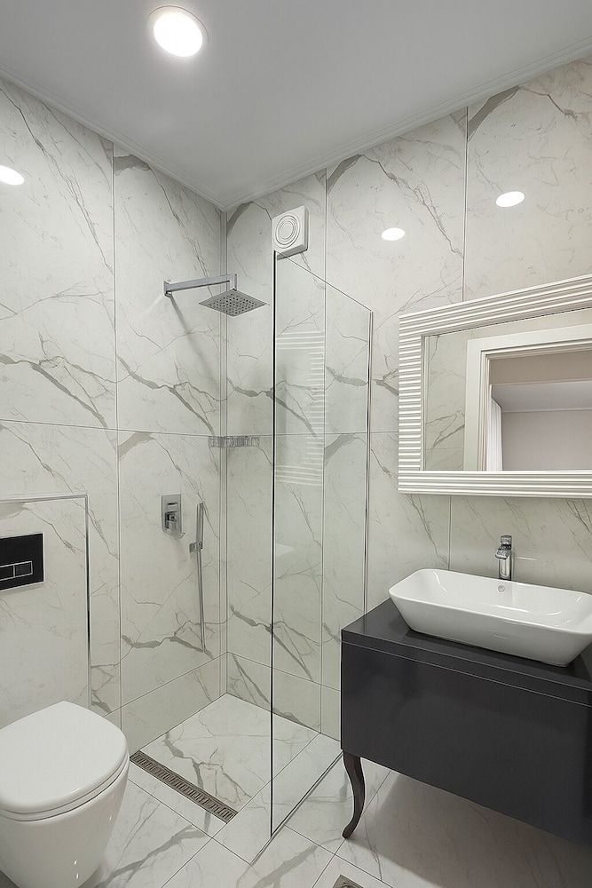 Oceanic Luxury Apartments - Bathroom - 1