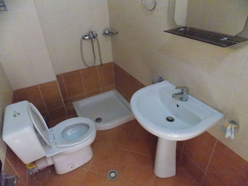 Yellow City Apartments - Bathroom - 4