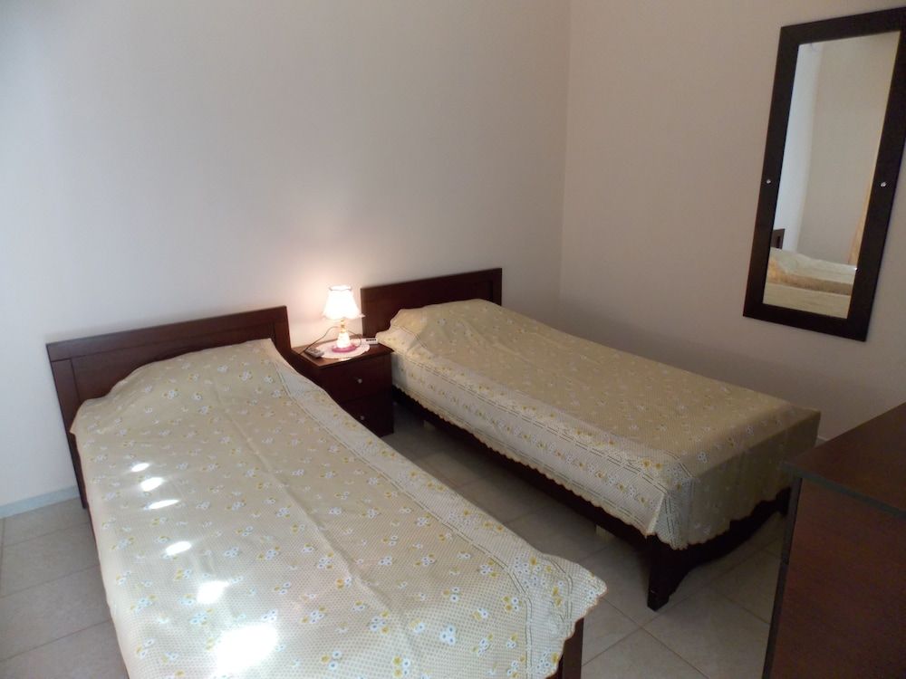 Ylli Apartments Saranda - Room - 4