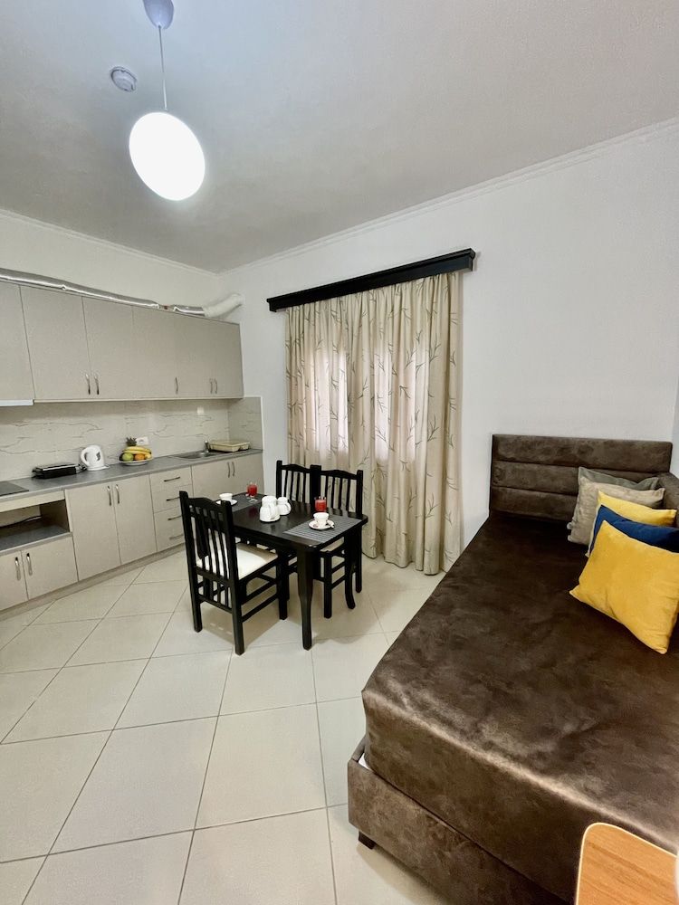 Relax Apts Saranda - Private kitchen - 4