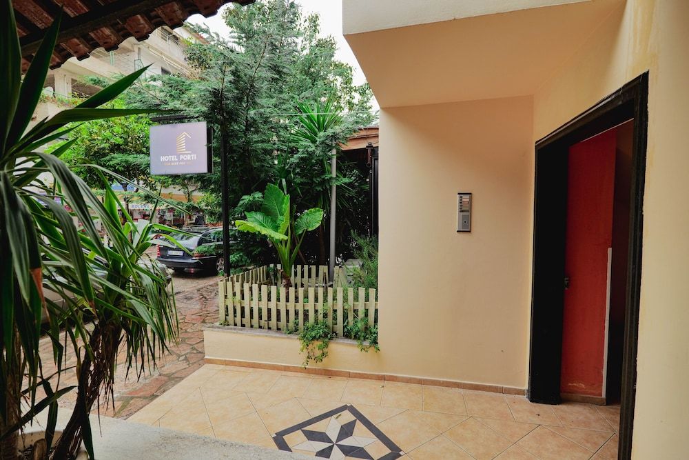 Hotel Porti - Exterior - 1