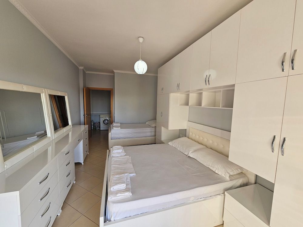 Sea View 1-bed Apartment in Vlore - Room - 4