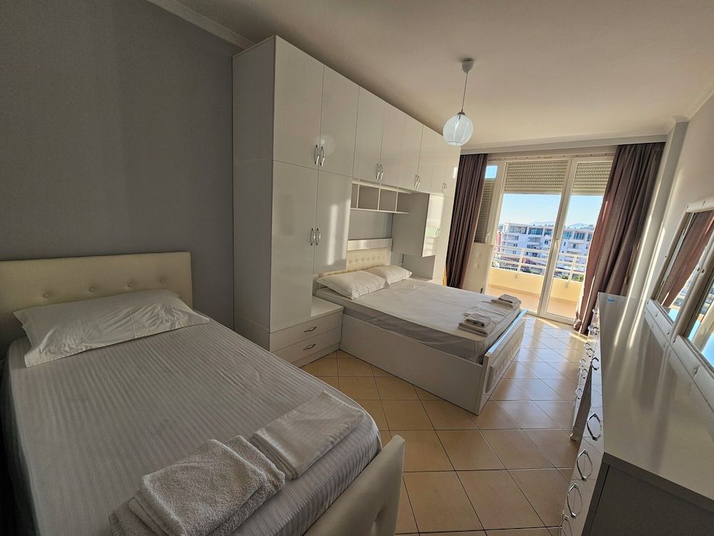 Sea View 1-bed Apartment in Vlore - Room - 2