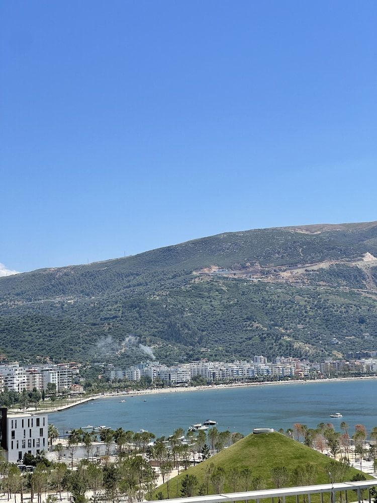 Portside Hotel - Terrace/patio - 1