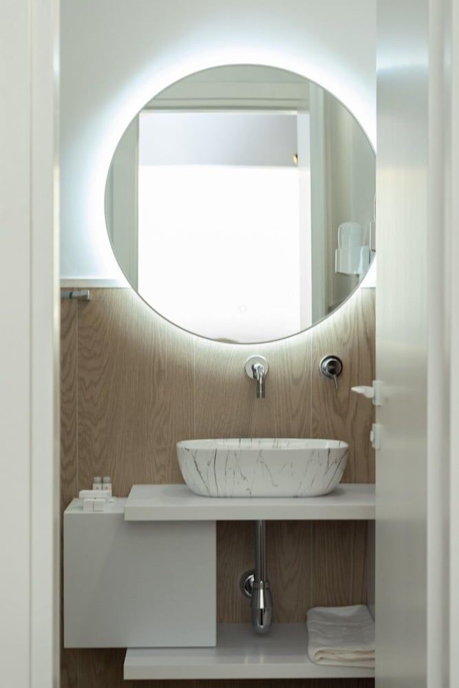 Portside Hotel - Bathroom - 3