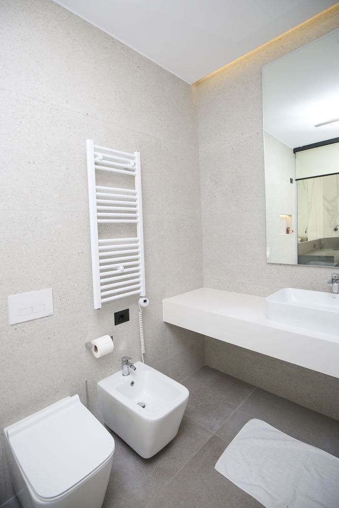 Charm Hotel - Bathroom - 3