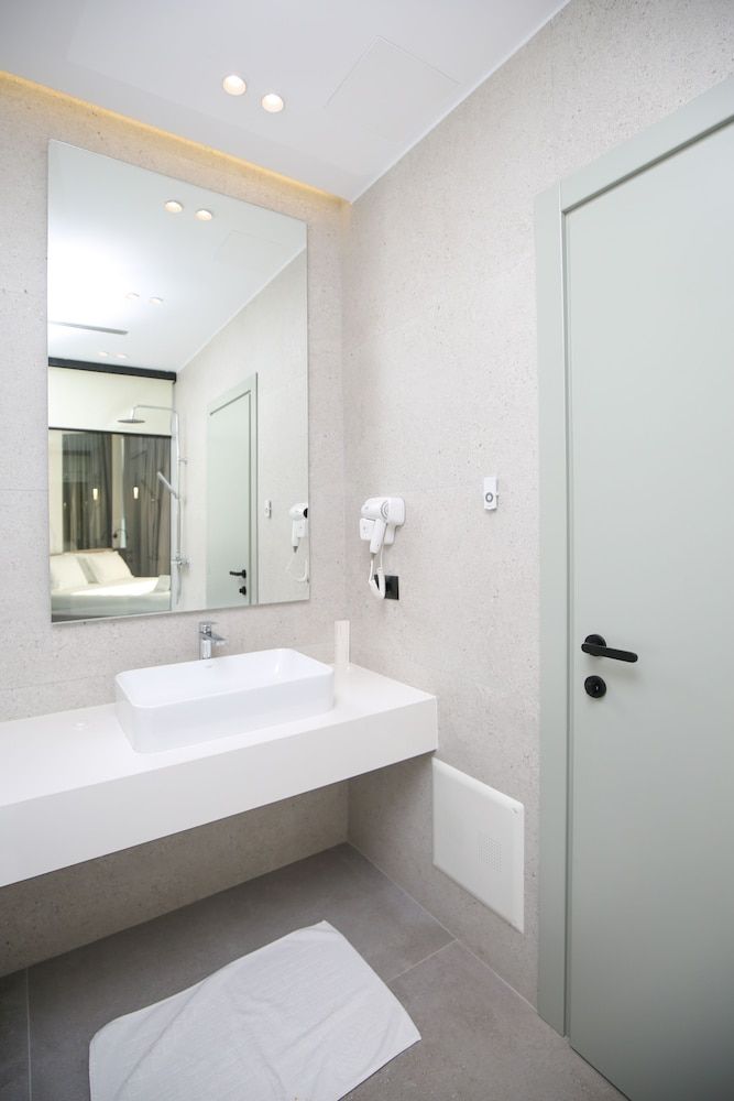 Charm Hotel - Bathroom - 1