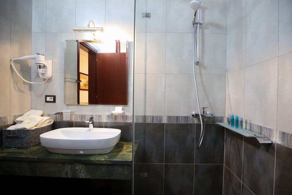 Hotel Rolex - Bathroom - 1