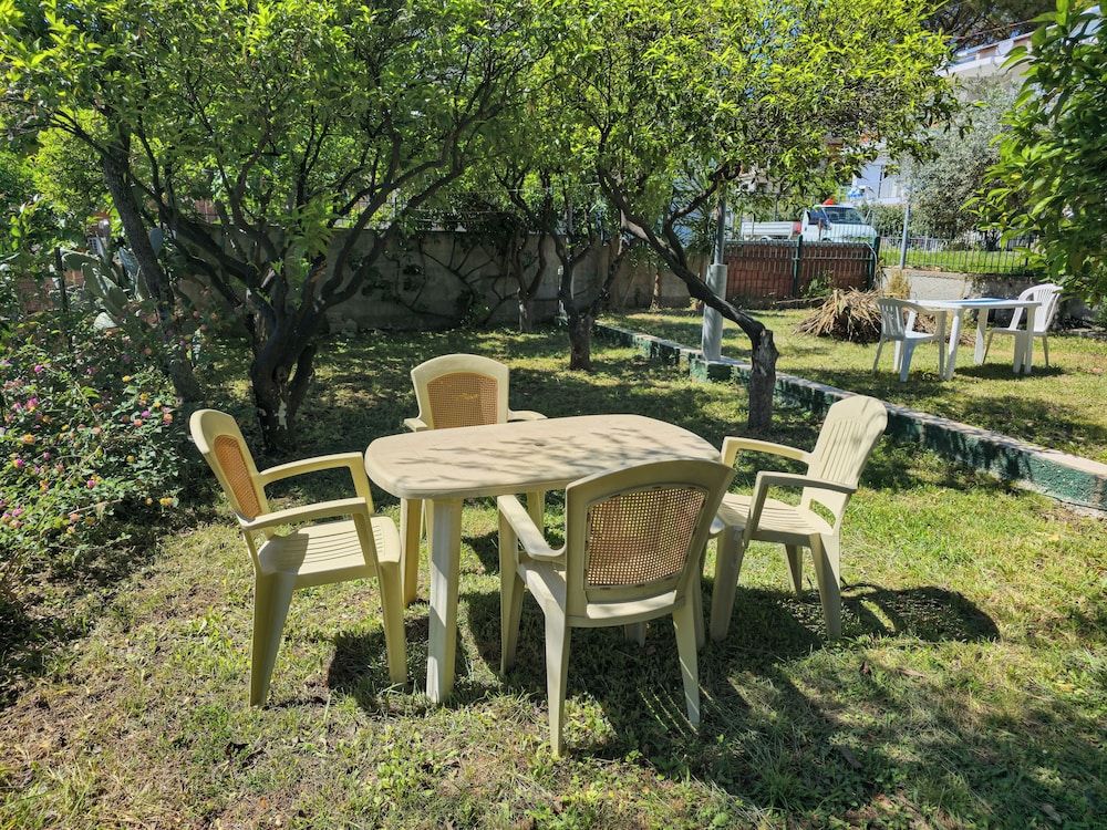 Azure Hotel Dhermi - Exterior