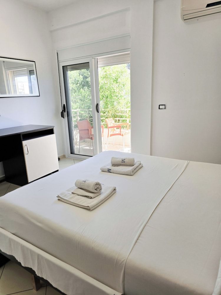 Azure Hotel Dhermi - Room - 2