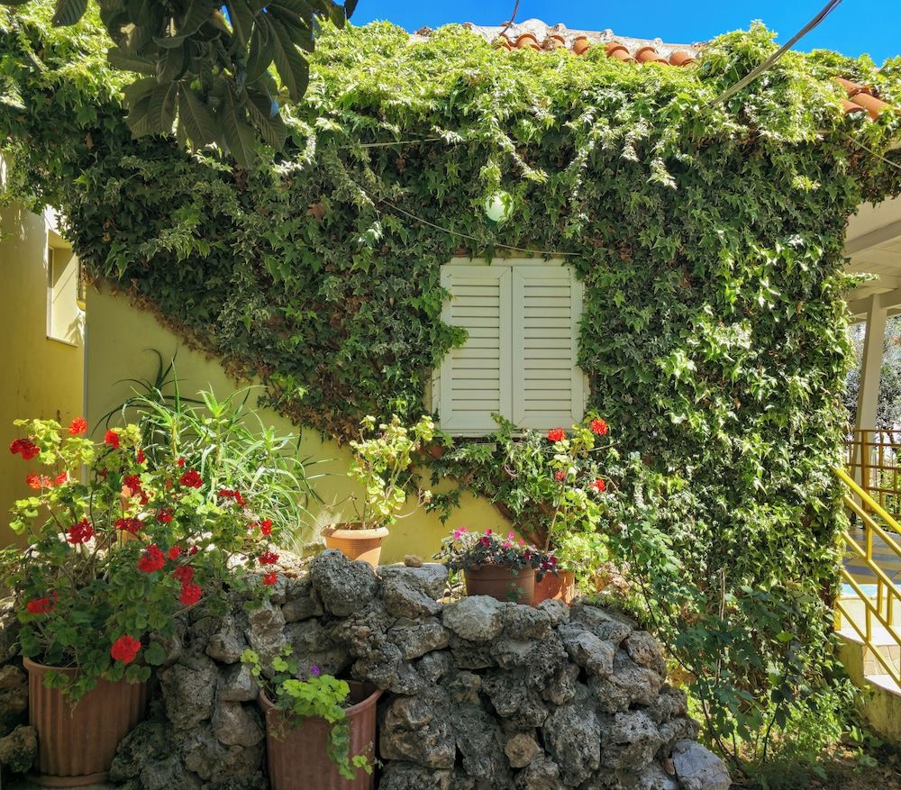 Azure Hotel Dhermi - Exterior - 1