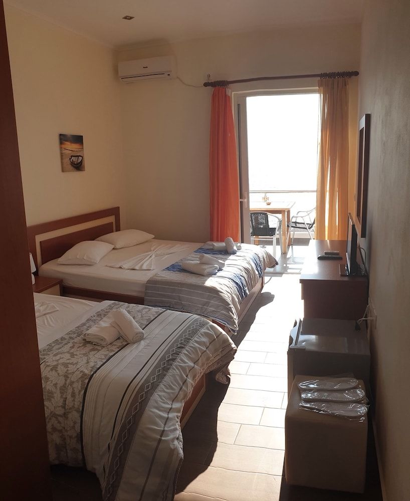 Golden Hotel - Room - 2