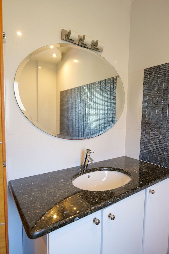 Royal 1967 - Bathroom - 2