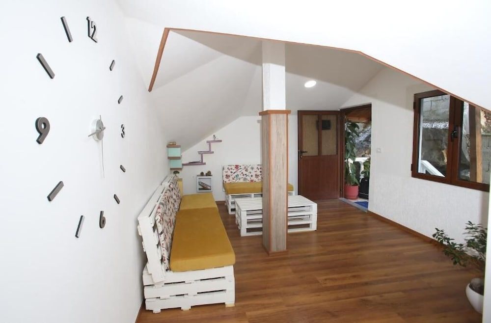 Guest House Himaj - Interior - 4