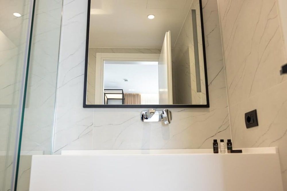 Lans Hotel - Bathroom - 2