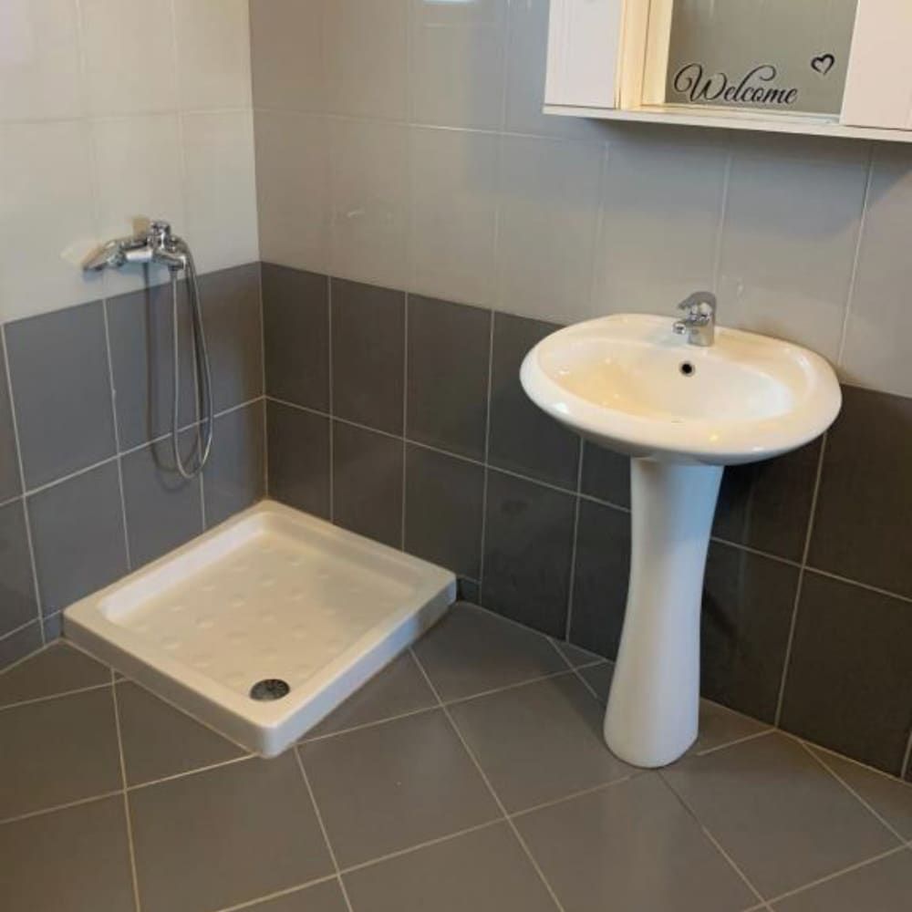 Central Garden Residence Sofia - Free Parking - Bathroom - 2