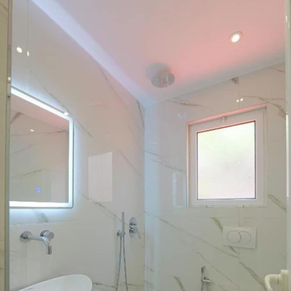 Central Garden Residence Sofia - Free Parking - Bathroom - 4