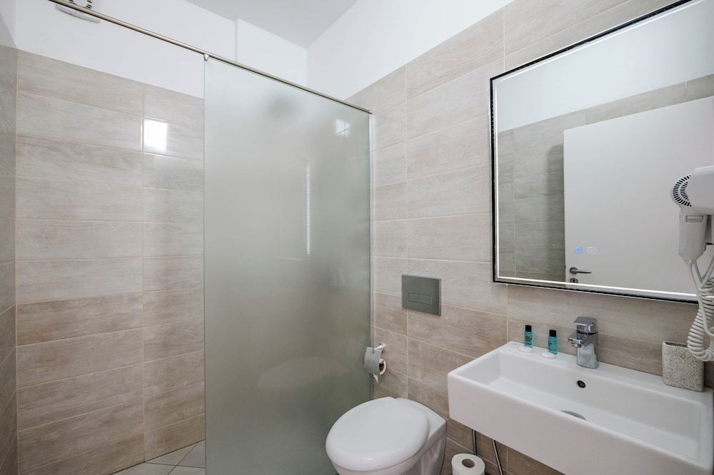 Hotel Sunshine - Bathroom - 4