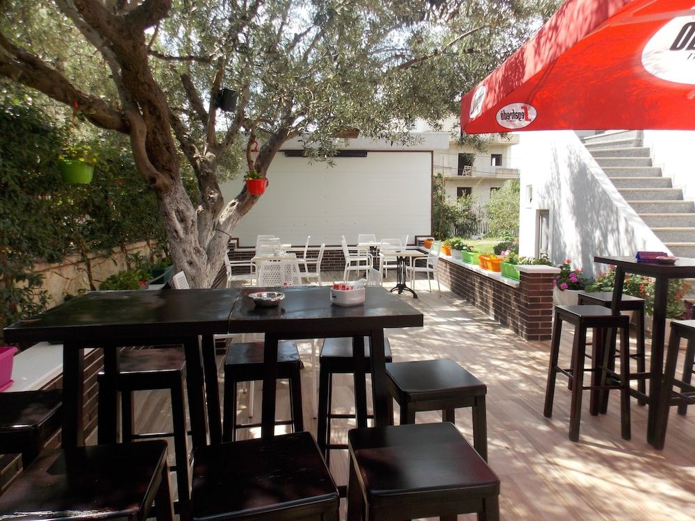 Villa Qendra - Cafe - 4